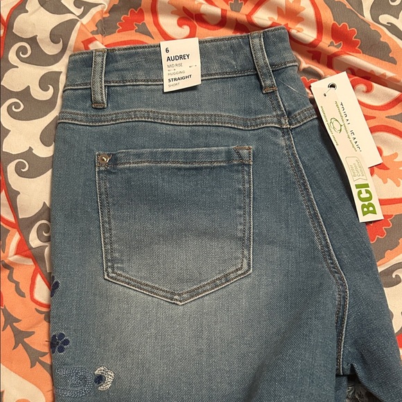 Tribal Jeans Audrey Denim Shorts with Navy Embroidery - Picture 2 of 3